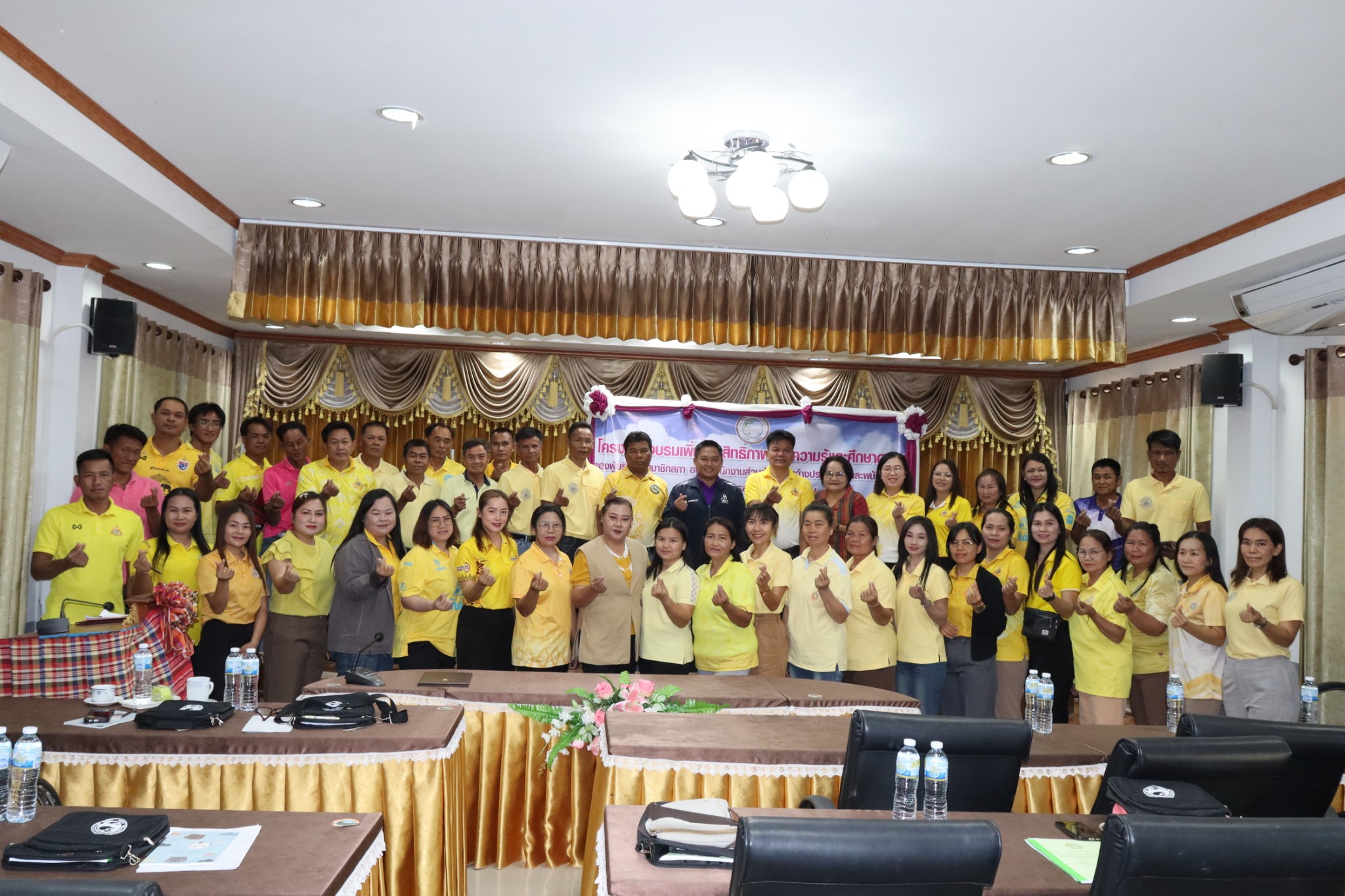 โครงการอบรมเพิ่มประสิทธิภาพด้านความรู้และศึกษาดูงานของผู้บริหาร สมาชิกสภาอบต. พนักงานส่วนตำบล ลูกจ้างประจำ ครูและพนักงานจ้างอบต.พรสำราญ ประจำปีงบประมาณ พ.ศ. 2568