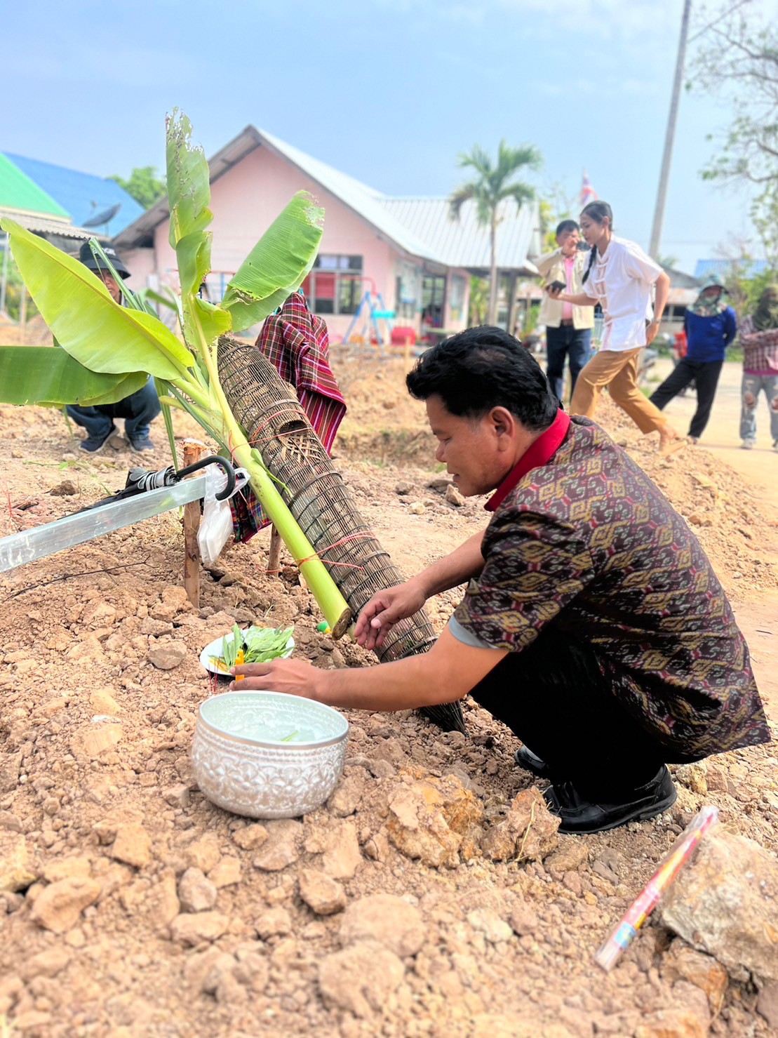 พิธียกเสาเอก-เสาโท โครงการก่อสร้างอาคารเรียนศูนย์พัฒนาเด็กเล็กบ้านพรสำราญ